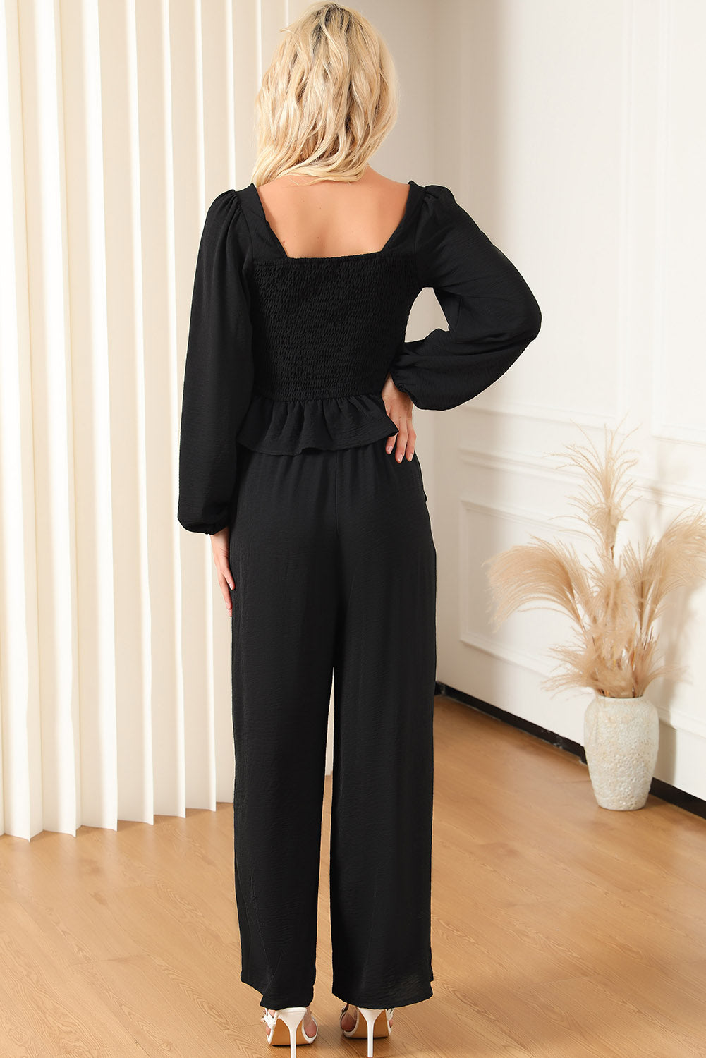 Conjunto de pantalón y top peplum fruncido con cuello cuadrado negro