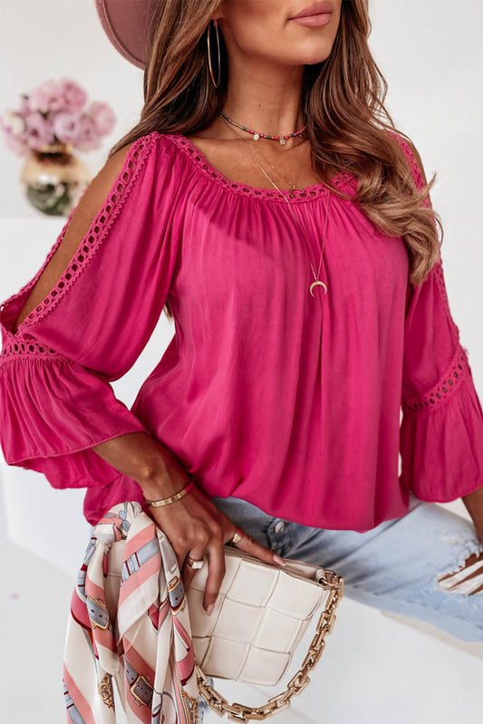 Blusa con volantes y mangas de pulsera con abertura de croché de encaje rosa