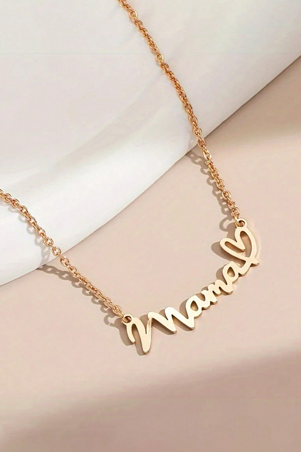 Collar de cadena con colgante de corazón de mamá dorado