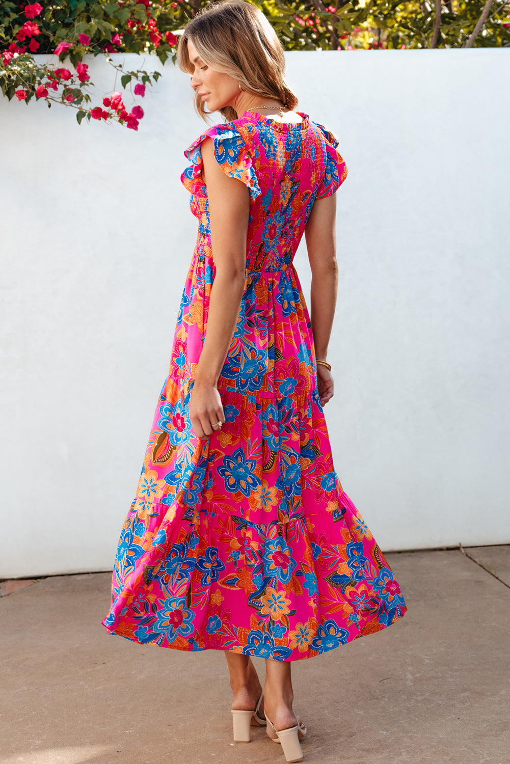 Vestido largo escalonado con volantes y cuello en V floral boho rojo rosa