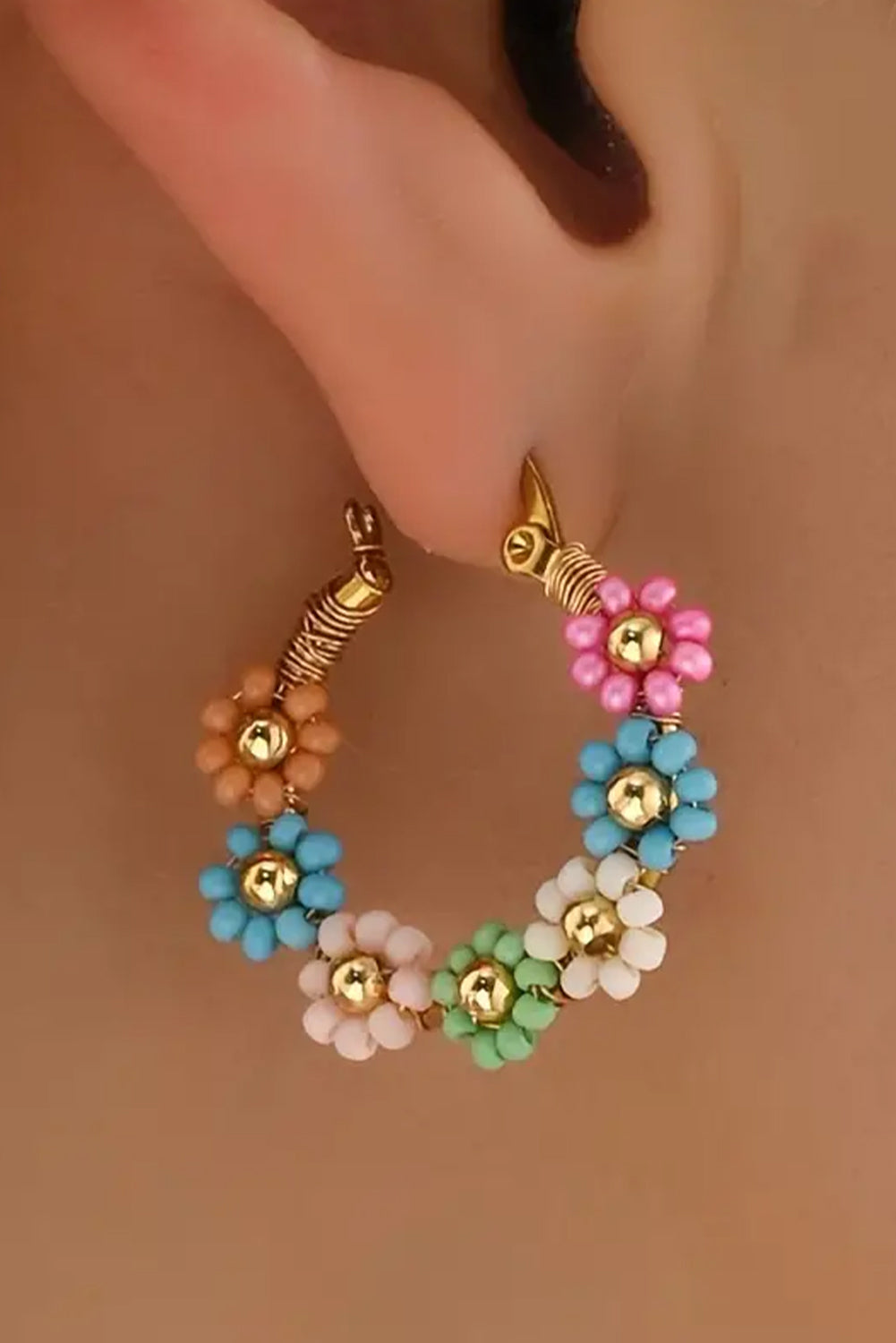 Pendientes de aro de flores de colores rosas