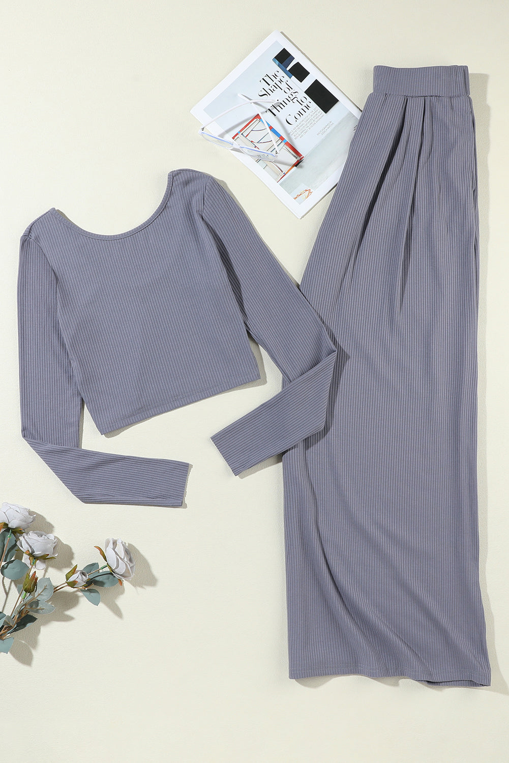 Conjunto de pantalones largos con top corto acanalado de color liso gris