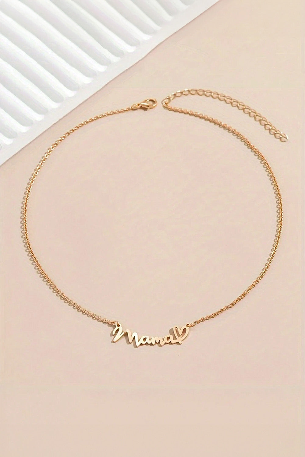 Collar de cadena con colgante de corazón de mamá dorado